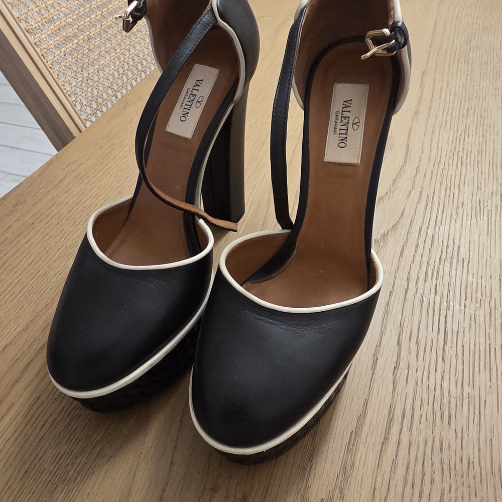 Valentino Black And White Leather Plattform Heels